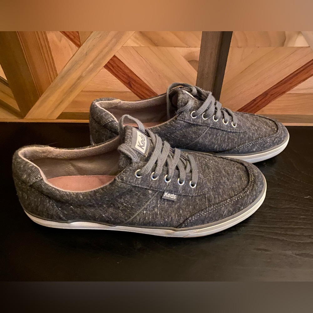 Keds Center 2, size 10 Women’s in college gray.  Like new.